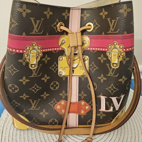 Louis Vuitton Handbags - 👜 Louis Vuitton NeoNoé Trompe L’Oeil – Limited Edition 2018